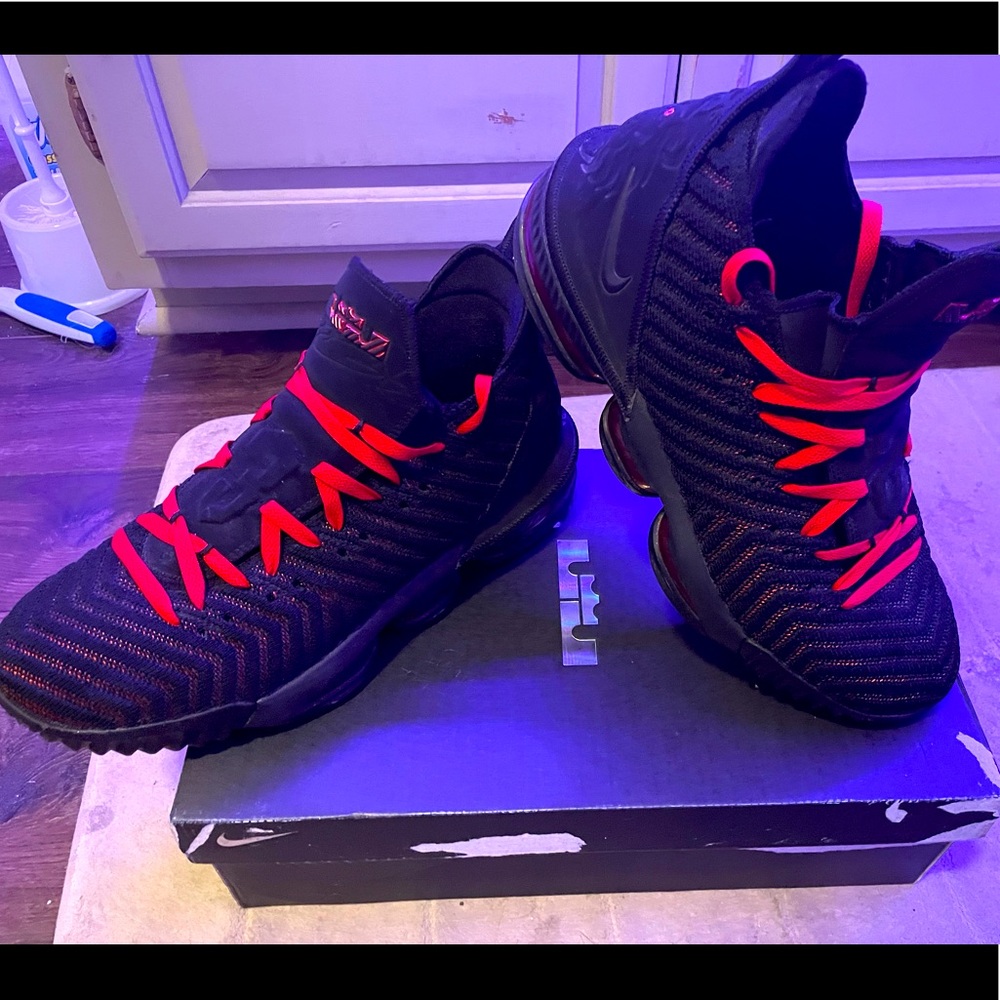 Lebron 16 Fresh Bred